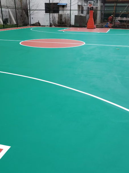 沔城回族镇 球场长期使用易出现地面开裂